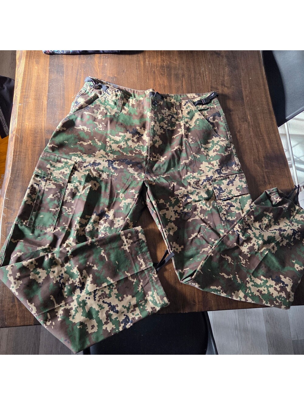 Jackfield digital camo cargo pants size 40